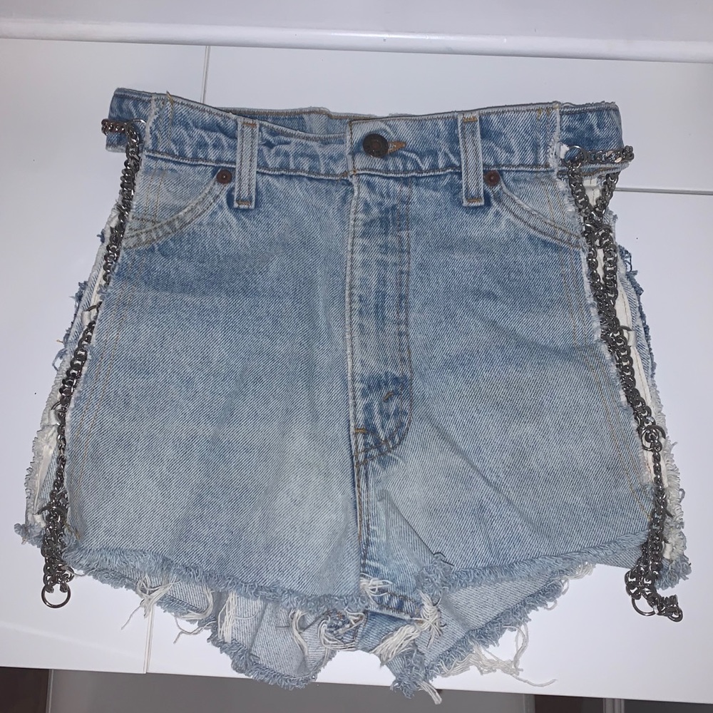 LF FURST OF A KIND CHAIN DETAIL DENIM SHORTS